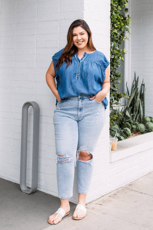 PLUS SIZE RIPPED STRETCH MOM JEAN